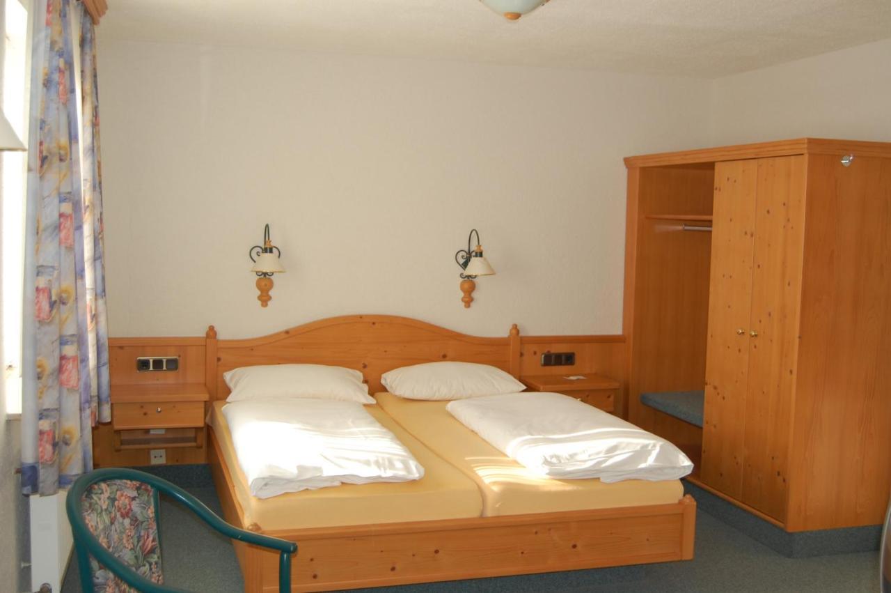 Hotel Gruener Baum Bretzenheim Екстериор снимка