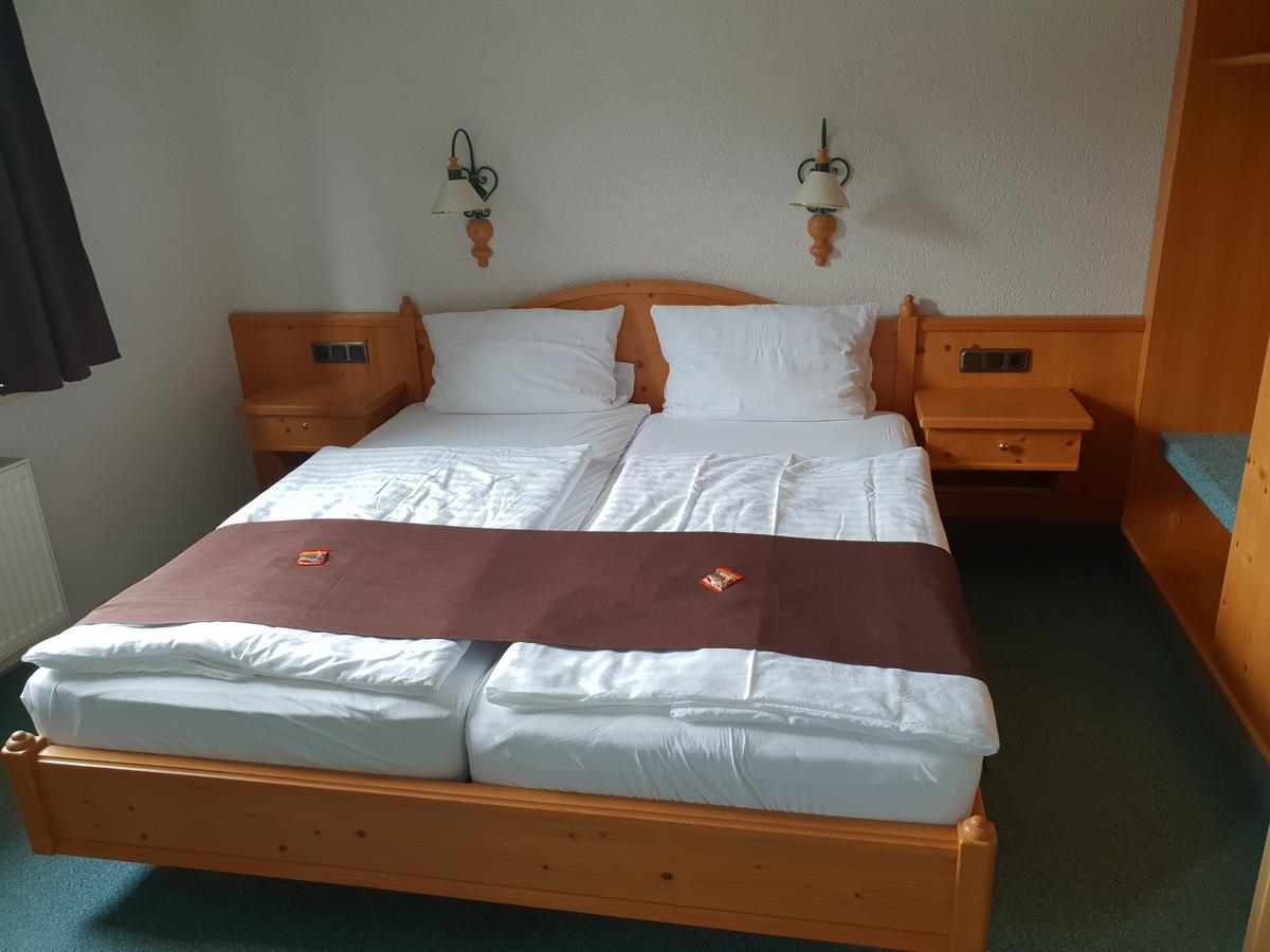 Hotel Gruener Baum Bretzenheim Екстериор снимка