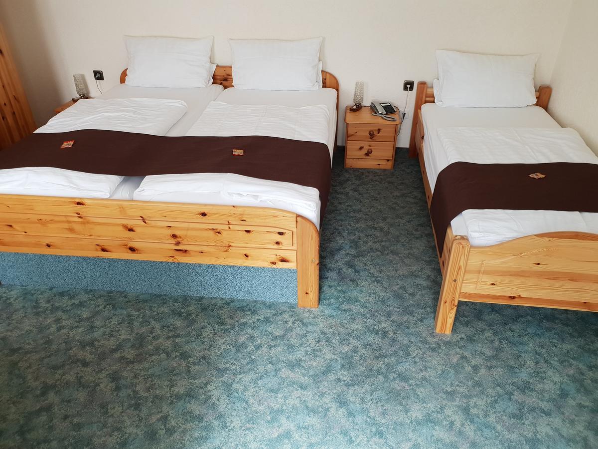 Hotel Gruener Baum Bretzenheim Екстериор снимка